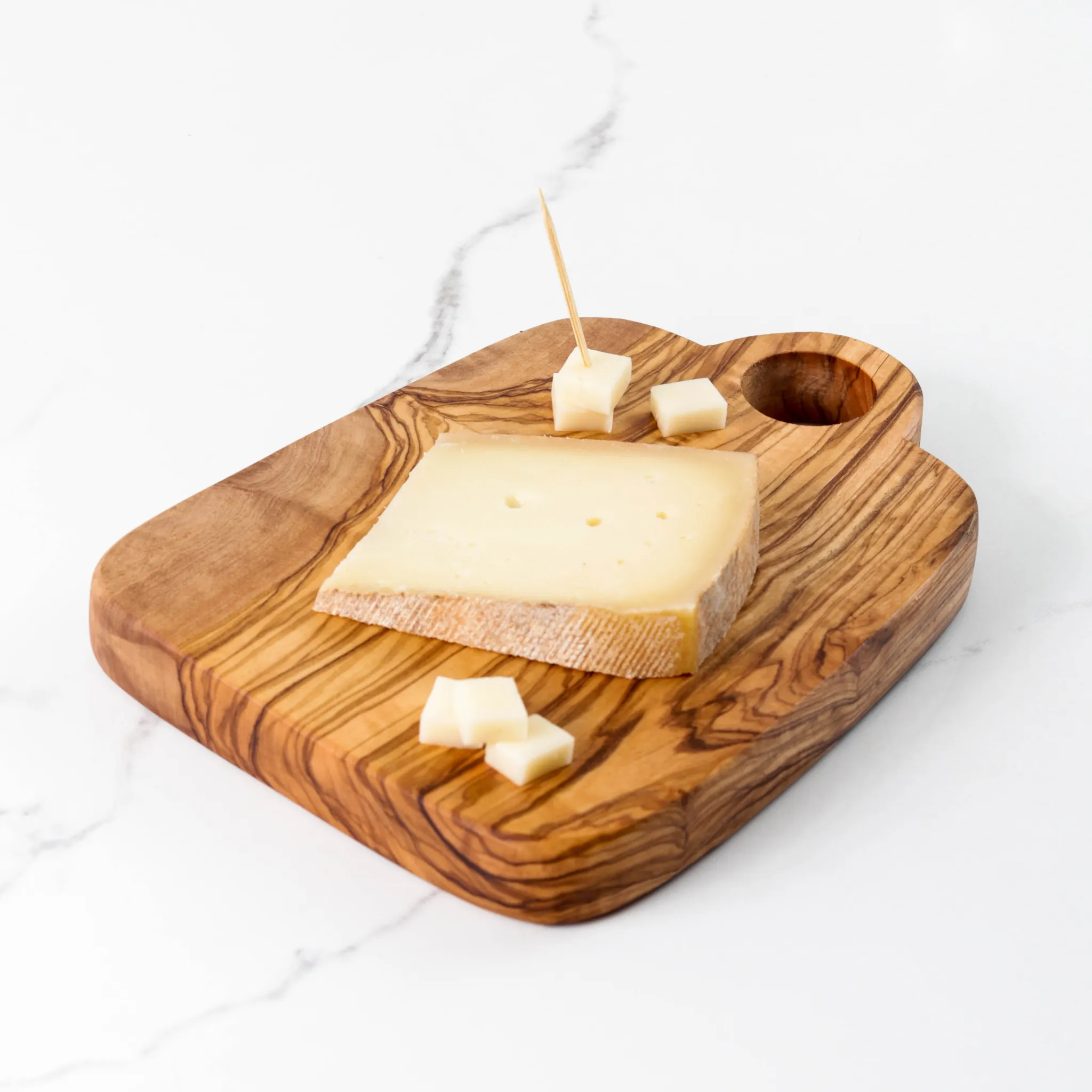 olive wood cutting board with round handle