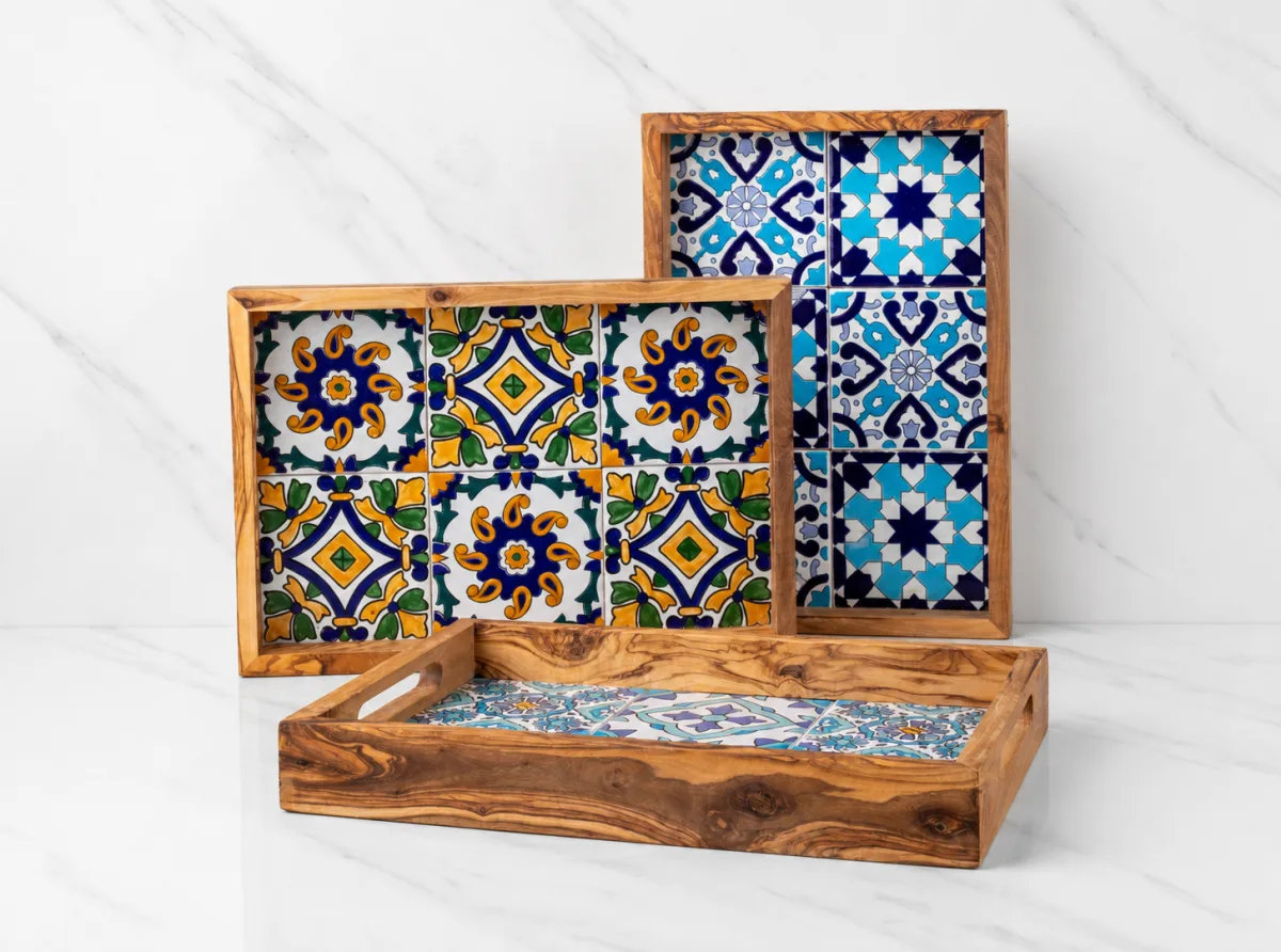 Plateaux et assiettes en bois d’olivier — olive wood